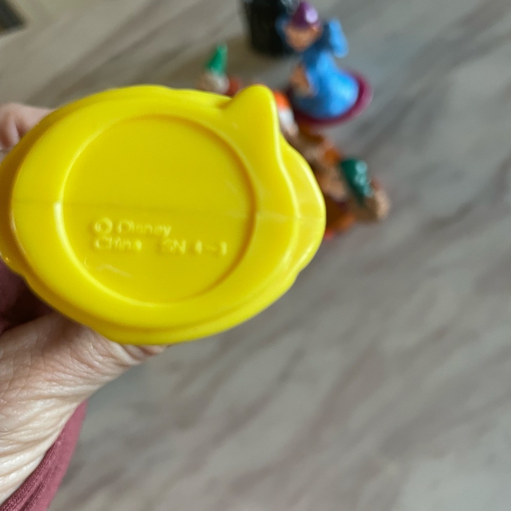 SET OF 7 DISNEY SNOW WHITE AND THE SEVEN DRAWFS PLASTIC FIGURINES - Picture 10 of 10